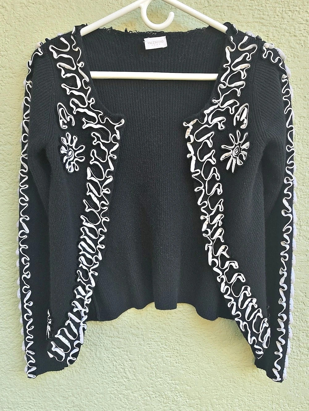 Valentino (Roma) Ladies Cashmere /Wool Blend Luxury cardigan Black-White Accents